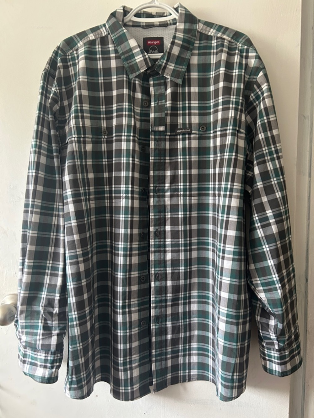 Wrangler Green and Gray Plaid Button-Down Shirt
